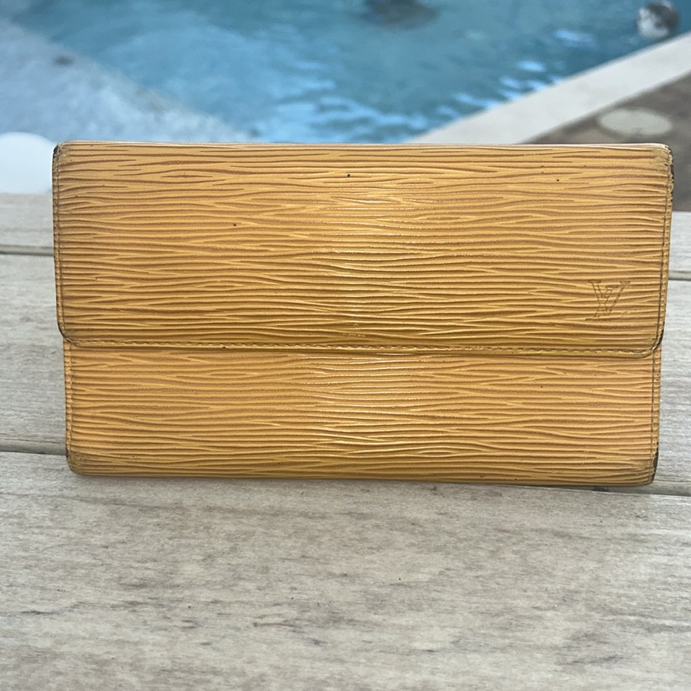 Louis Vuitton VINTAGE Porte-Monnaie Tresor Wallet Epi leather